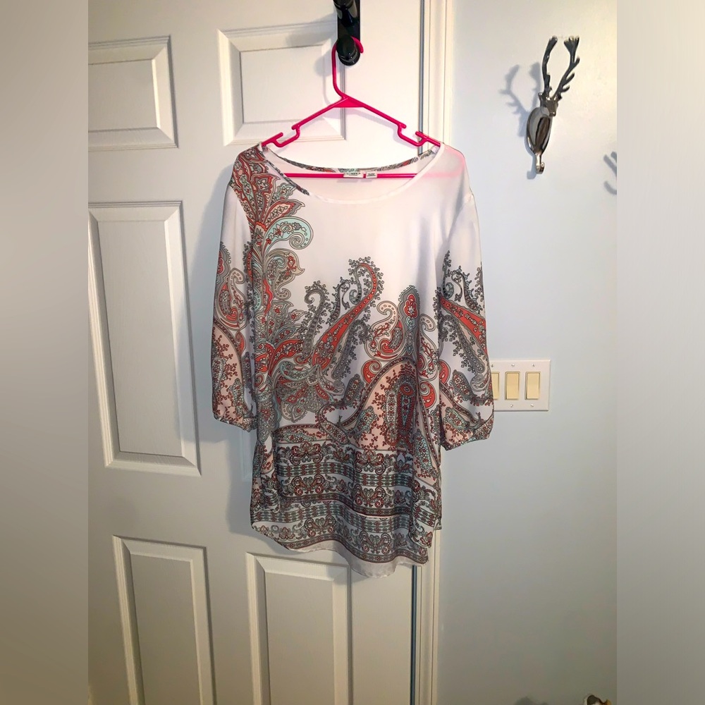 Cute summer top with slits to expose the arm a little bit.